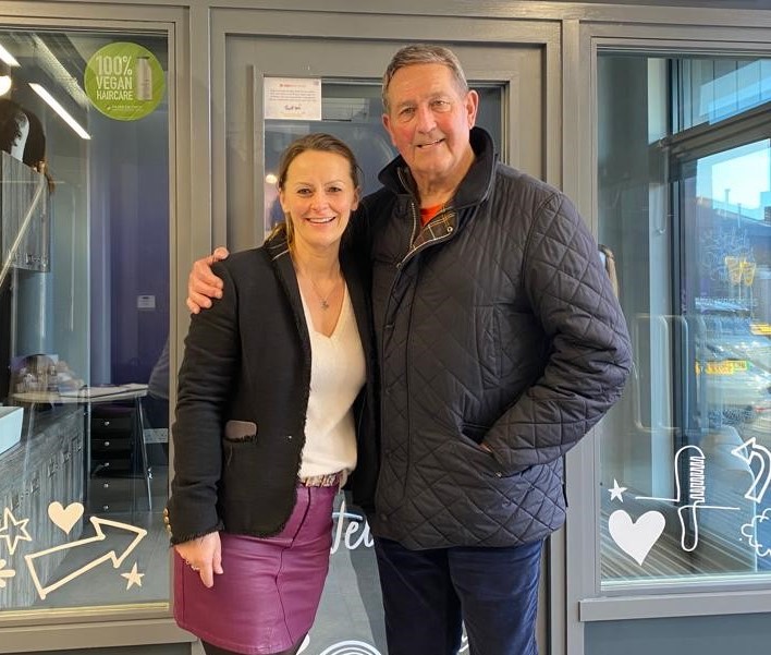 Cricket legend takes great interest in LPT wigs