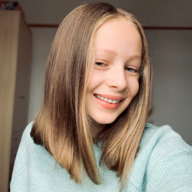 Teenager finds perfect way to say thanks for her wig